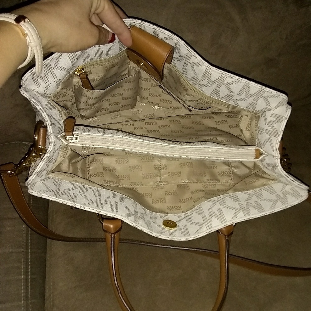 Micheal Kors large Hamilton satchel - Picture 4 of 4